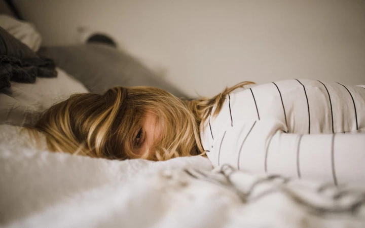 Comment améliorer son sommeil avant et après l'accouchement